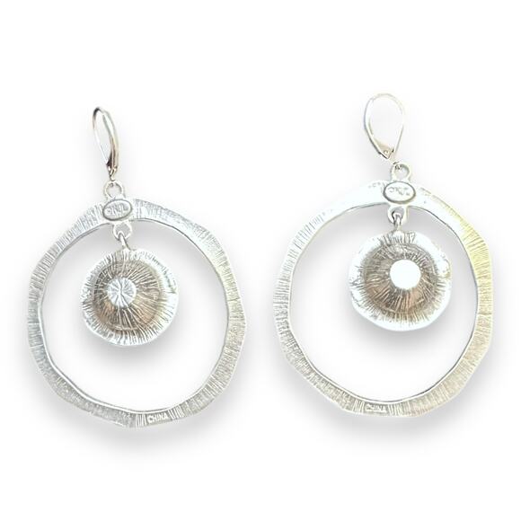 Kenneth Jay Lane KJL Silvertone Ringstone Hammered Earrings - Picture 4 of 6